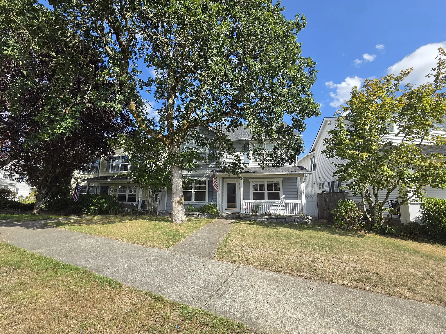 5 bed, 2.5 bath, 2620 sqft, $3,200 — Photo 3