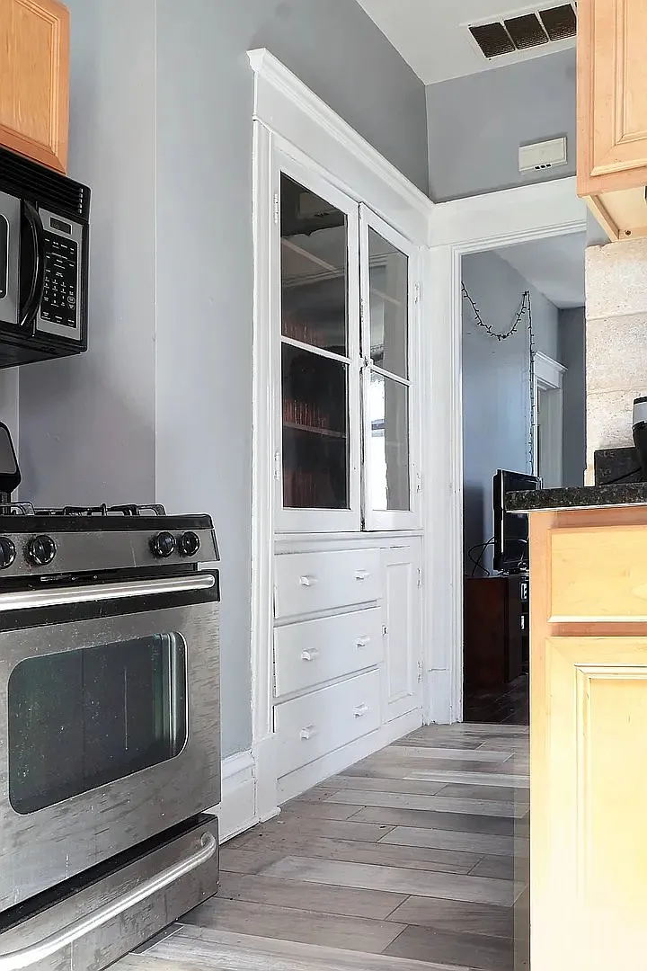 2 bed, 1.0 bath, $2,700 — Photo 4