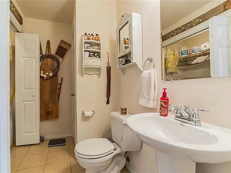 1503 Claremont Cir #B — Photo 10