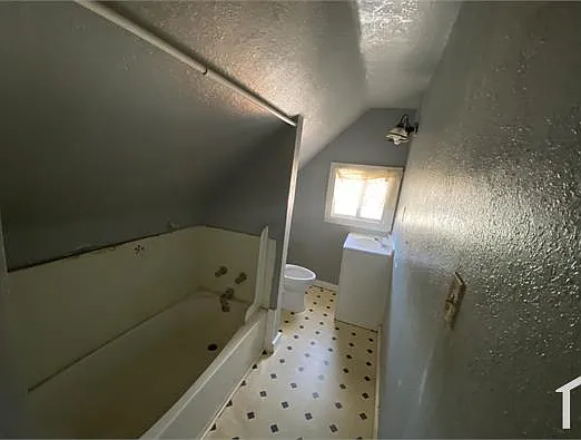 3 bed, 1800 sqft, $1,350 — Photo 2