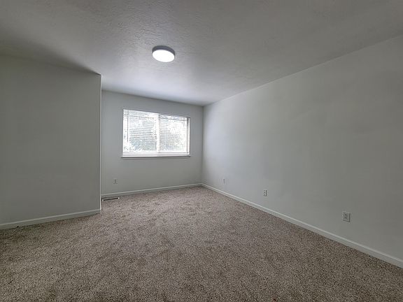 5th image of 1378 W Stone Meadow Dr #1