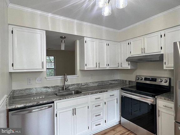 2nd image of 464 Thistle Pl