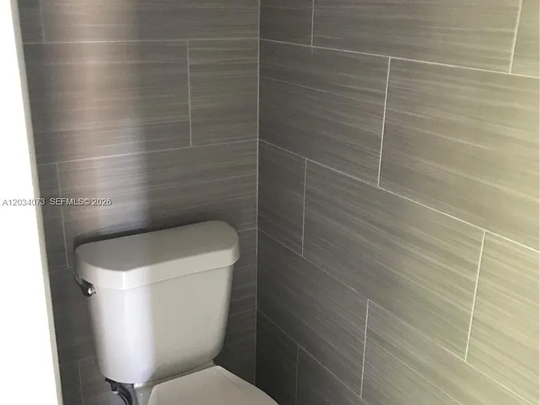 2444 SW 58th Mnr — Photo 5