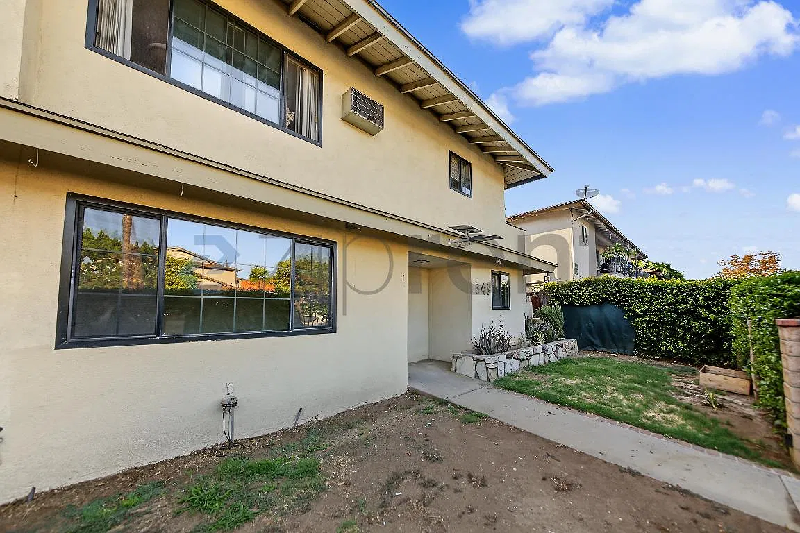 2 bed, 1000 sqft, $2,340 — Photo 2