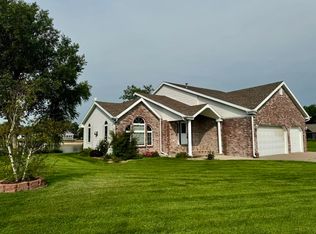 2 Sonja Dr, Doniphan, NE 68832