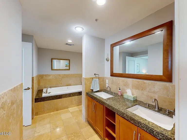 2060 Beach Blvd #103 — Photo 19