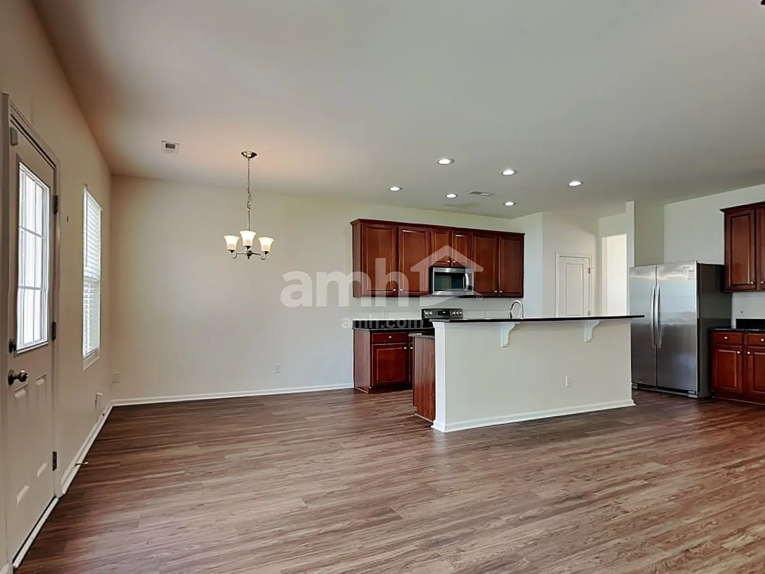 4 bed, 3.5 bath, 2336 sqft, $2,635 — Photo 4