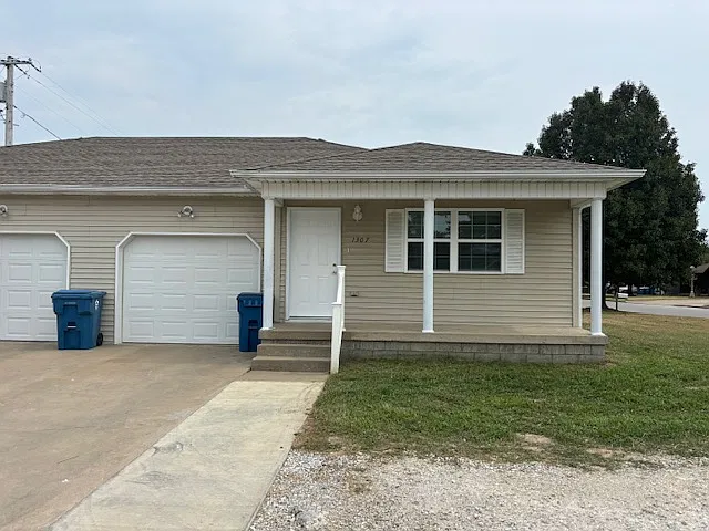 2 bed, 1000 sqft, $1,100 — Photo 1