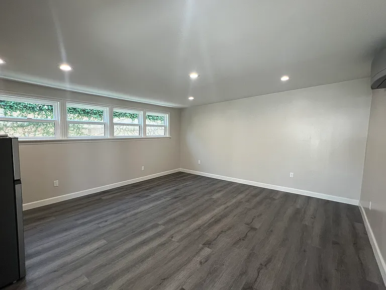 2432 S Primrose Ave #B — Photo 2