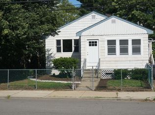 30 Clifford St, Hyde Park, MA 02136