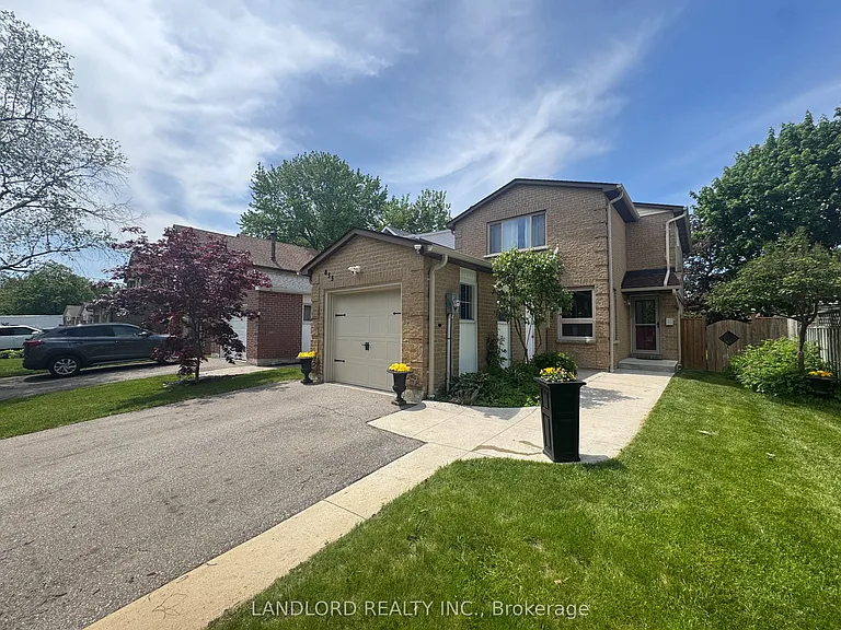 833 Laurier Ave — Photo 1
