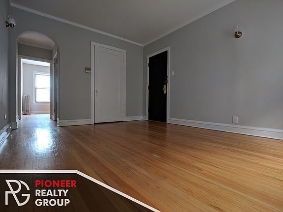 4th image of 2100 W Ainslie St #2110S1
