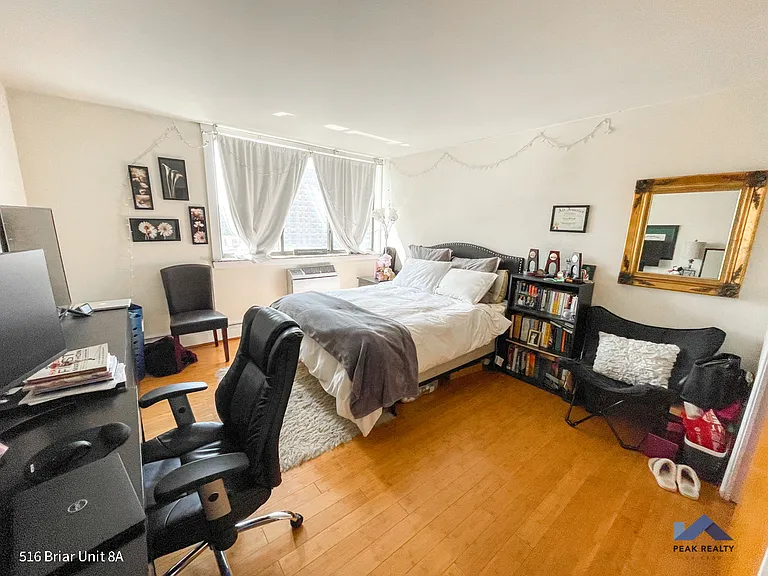 516 W Briar Pl — Photo 5