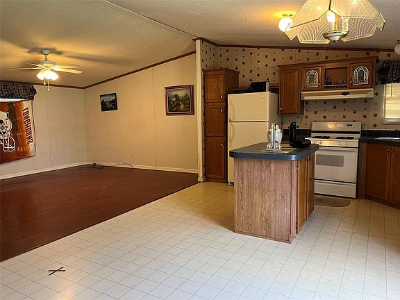 3rd image of 208 Quail Cv