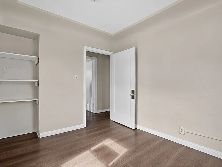 1157 E 21st St — Photo 17