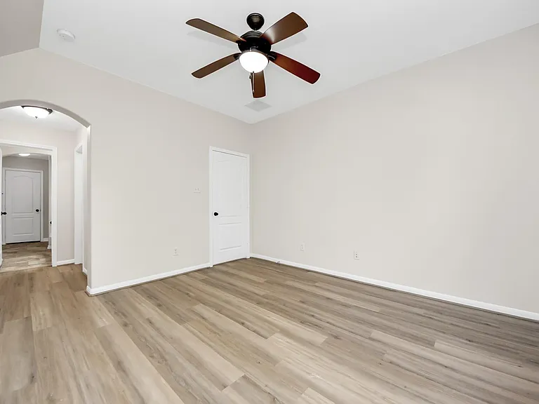 9815 Patricia Haven Ln — Photo 35
