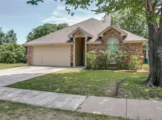 932 E Annie St, Fort Worth, TX 76104