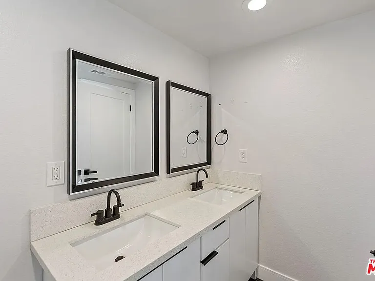 1724 Menlo Ave #1/2 — Photo 7