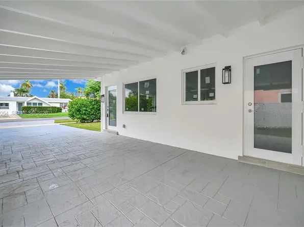 1018 NE 7th St, Hallandale, FL 33009