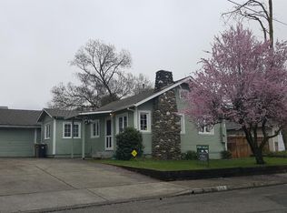 743 NE 12th St, Grants Pass, OR 97526