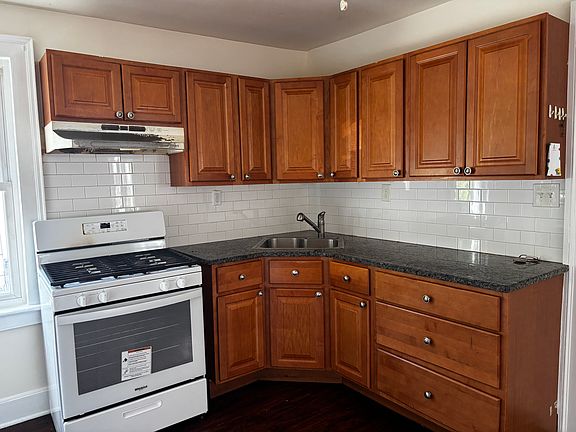 4th image of 13 Clinton St #2