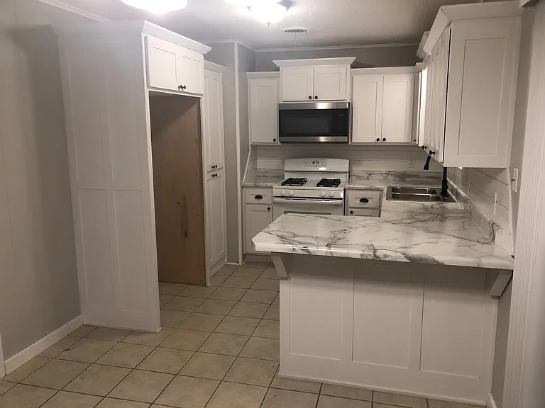 120 E Lincoln St — Photo 3