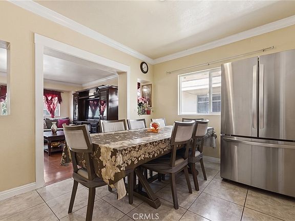 5th image of 706 W 42nd Pl