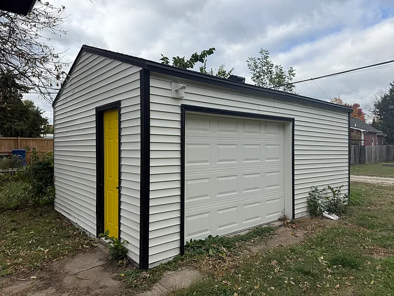 2050 E Grand Ave — Photo 16