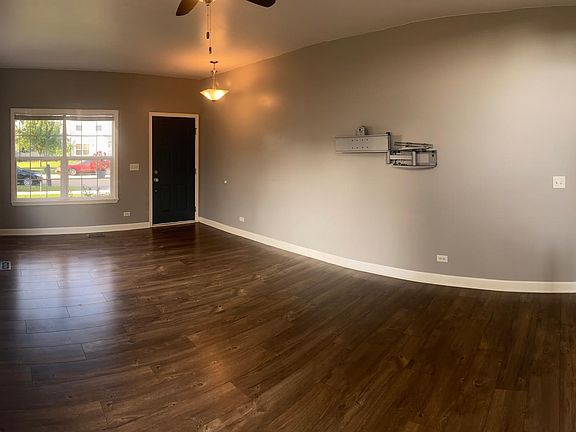 3rd image of 2818 Oakmont Dr