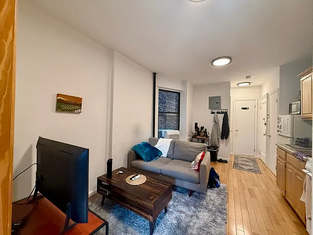 221 E 5th St #16 — Photo 2