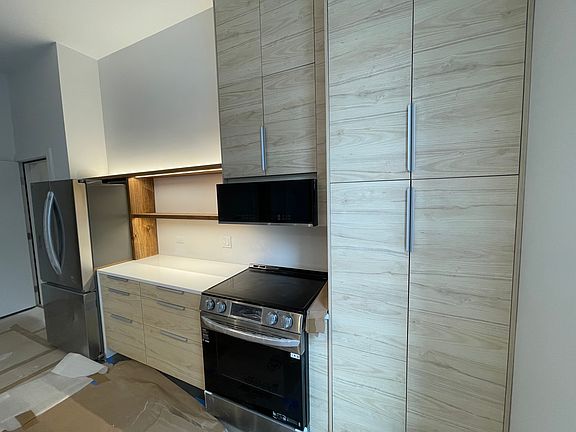 4th image of 1057 N Wolcott Ave #2E