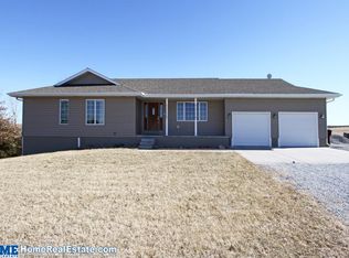 1664 N 4th Rd, Eagle, NE 68347