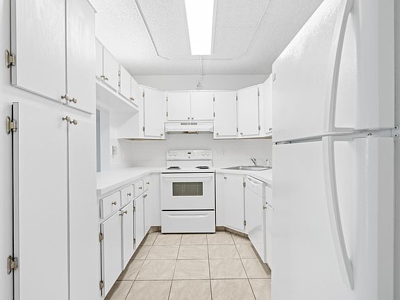 5th image of 1116 Green Pine Blvd APT F1
