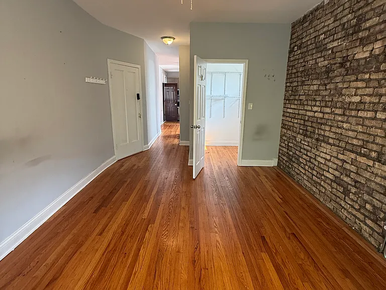 2820 W Dickens Ave #3 — Photo 3