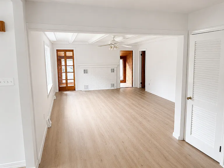 133 Royal Ave — Photo 3