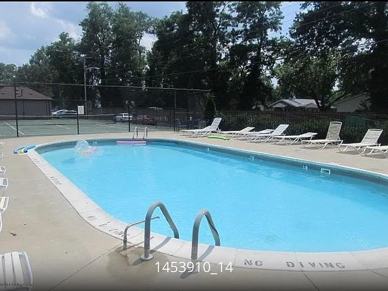 Enjoy the pool and tennis court!