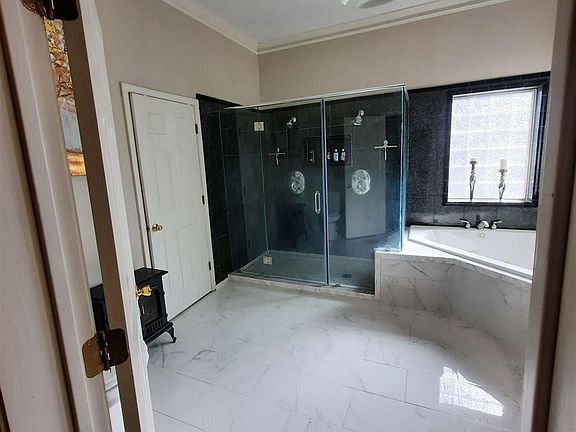 5th image of 348 Davis Dr