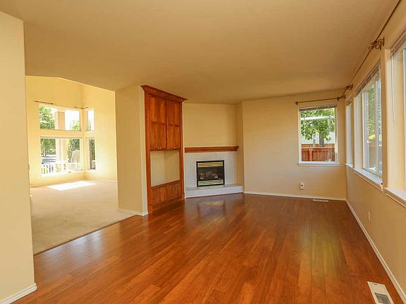 4th image of 2725 NE 9th Dr