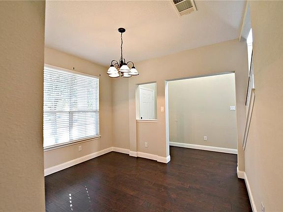 5th image of 1102 Burgess Dr