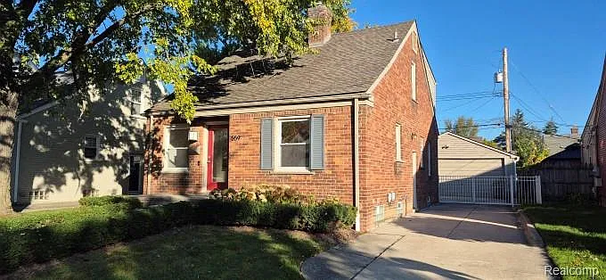 3 bed, 2.0 bath, 2051 sqft, $3,600 — Photo 2