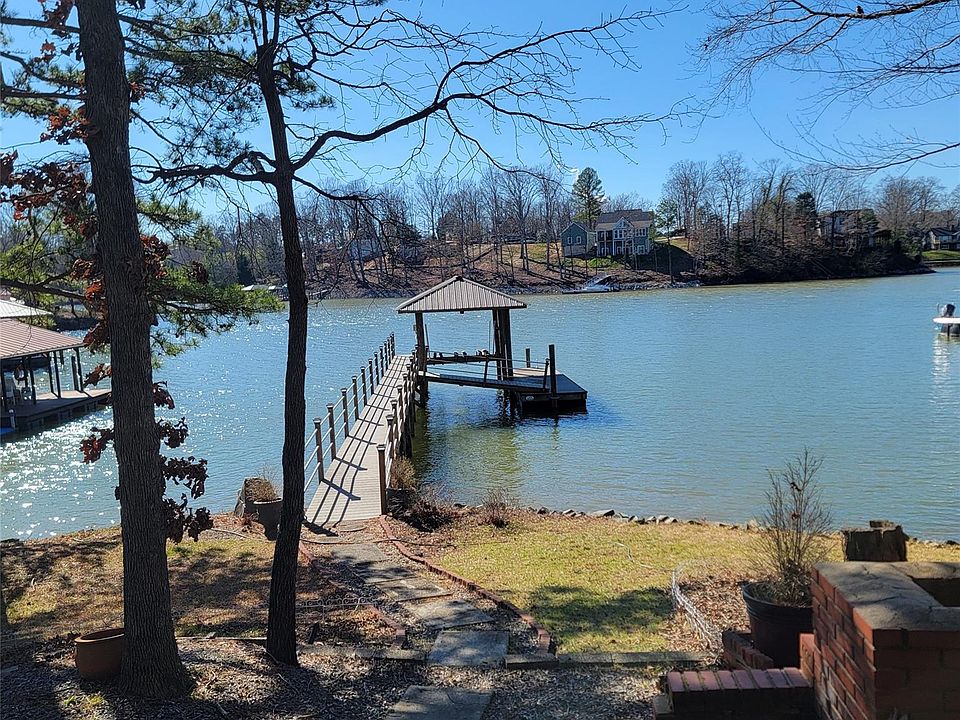 1st image of 111 Golden Pond Ln
