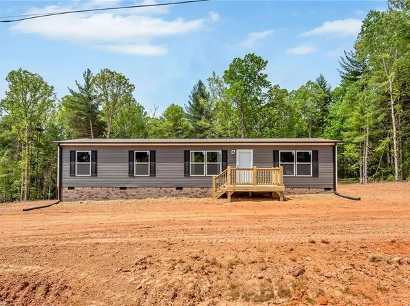 555 Breeze Hill Rd, North Wilkesboro, NC 28659