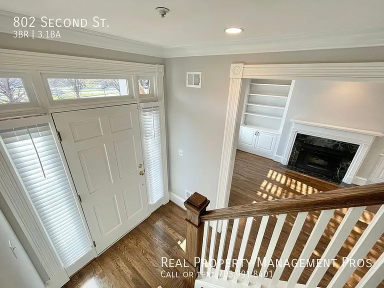 802 2nd St — Photo 6