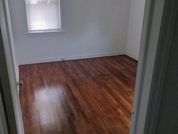 3rd image of 484-486 Fabyan Pl