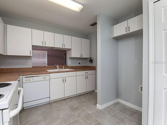 5th image of 3661 Rollingbrook St