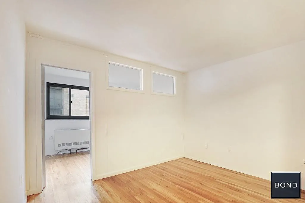Building Photo - 214 E 24th St #6J