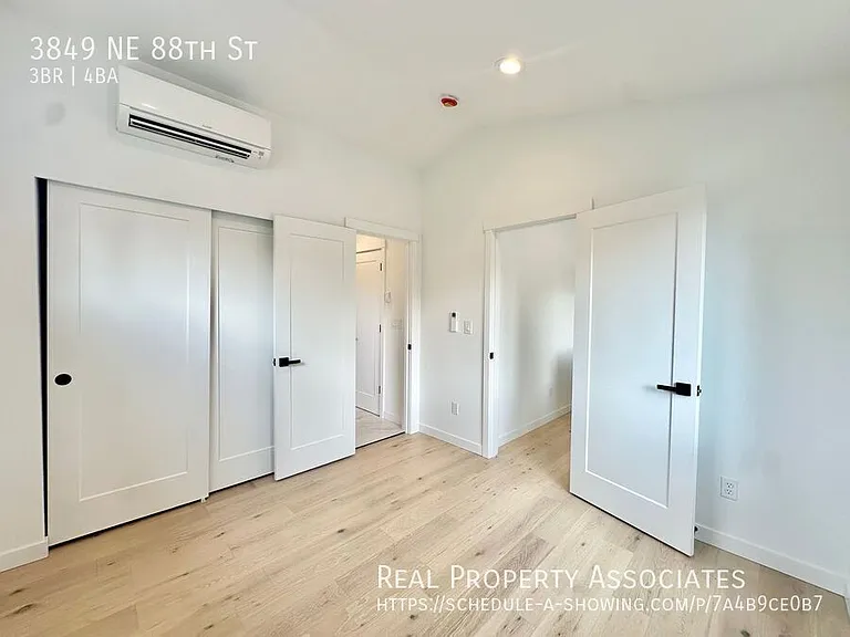 3849 NE 88th St — Photo 37