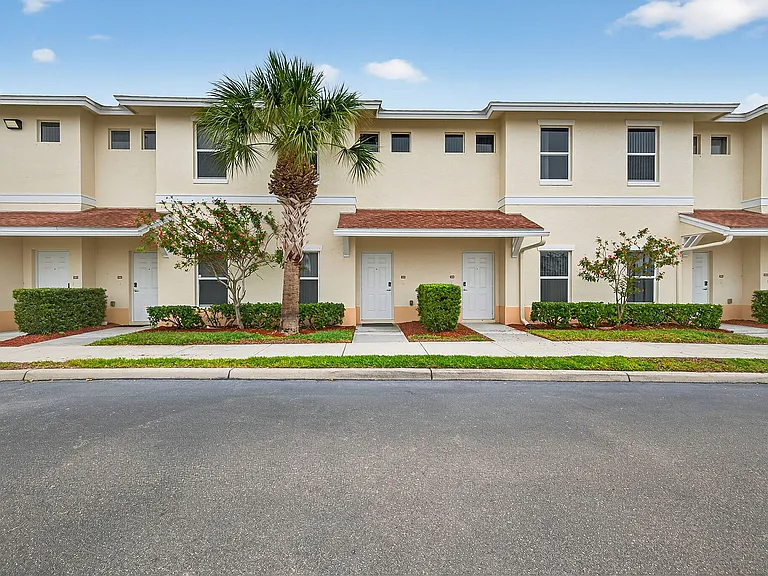 Mirage Bay Apartments — Photo 26