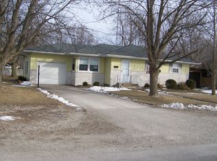 707 S Clay St, Fairbury, IL 61739