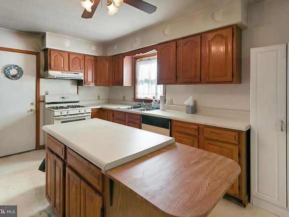 4th image of 39 W Huntington Cir